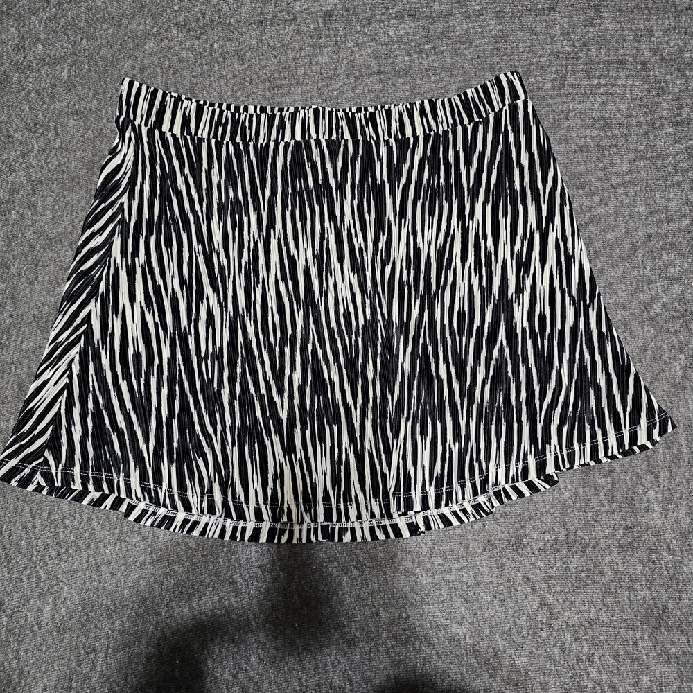 Serra Black White Zebra Print Pleated L